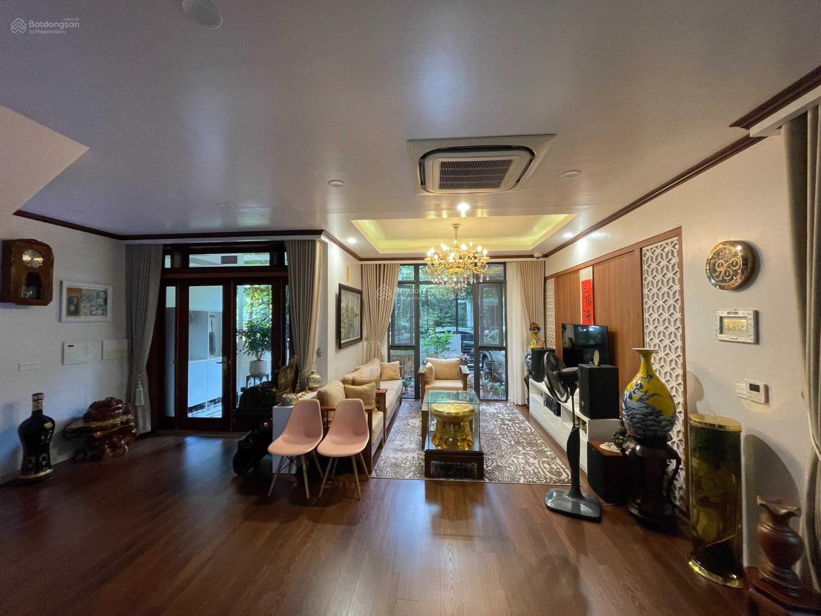 Năng Hải Villas - Bán nhanh biệt thự mặt hồ Vinhomes Thăng Long cực vip, 222m2 full nội thất, 42 tỷ