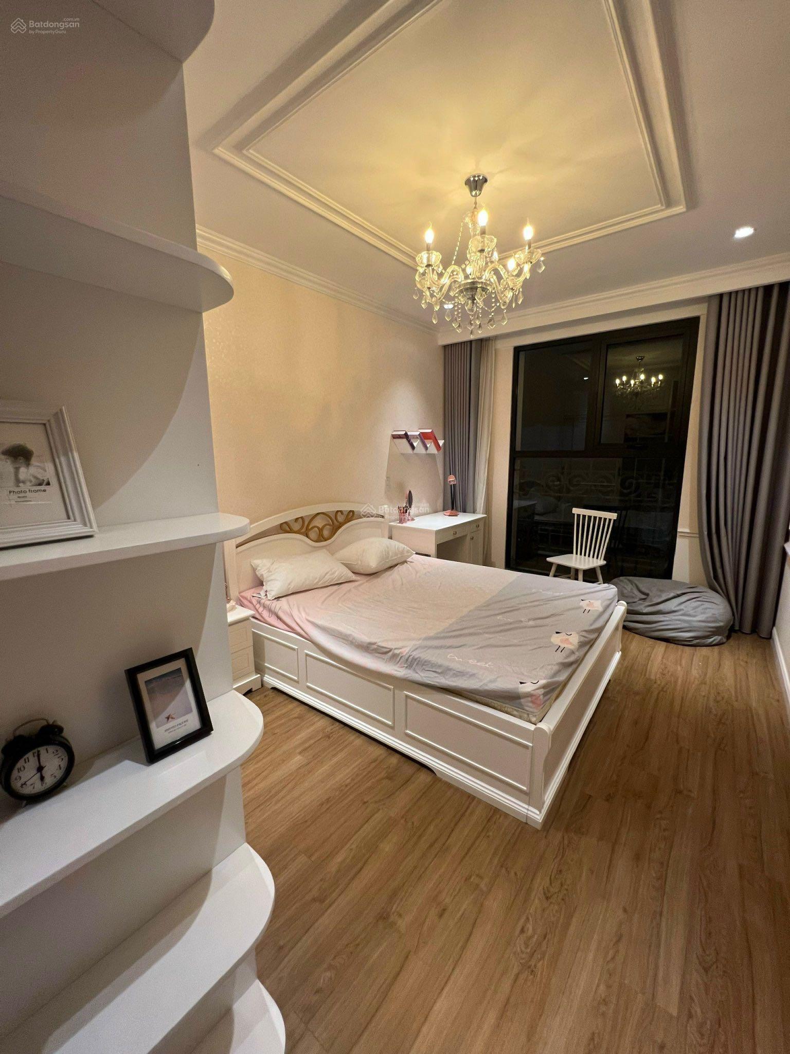 Cần bán gấp căn hộ 115m2 3pn, 2wc nhà full đồ đẹp tại toà Báo Nhân Dân. Giá 42tr/m2. Lh: 0975 226 ***