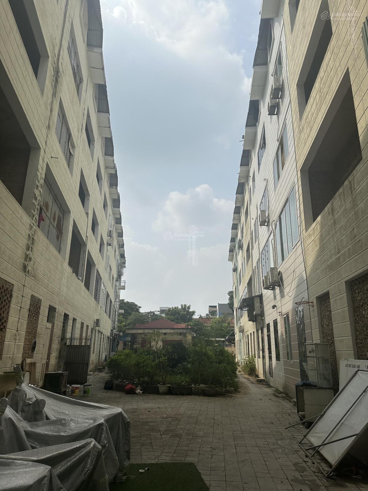 Lk Đô Nghĩa 2 mặt tiền trước sau thoáng vĩnh viễn.
75m2 x 4.5 tầng x sổ đỏ LH em 0973 240 ***