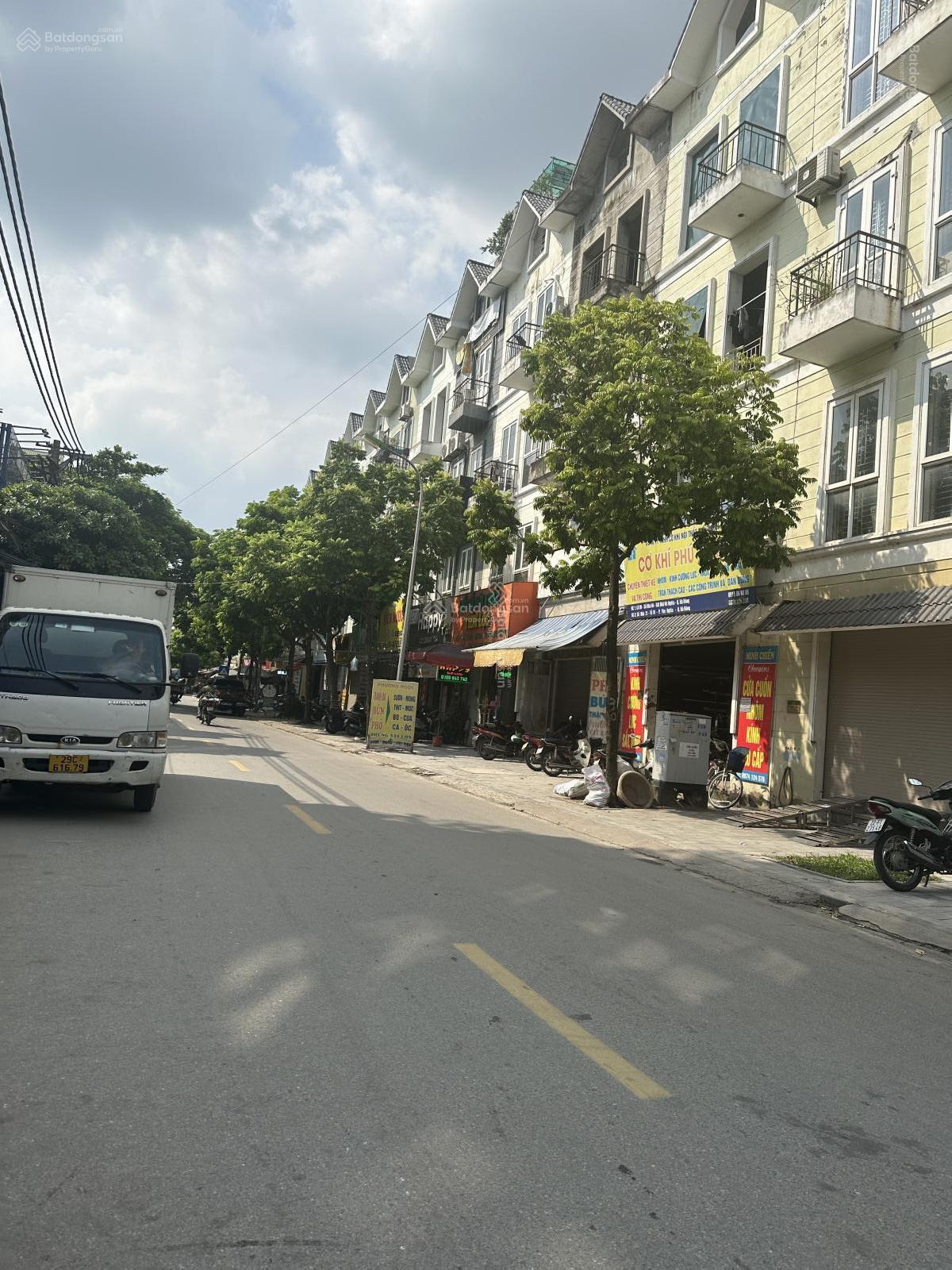 Lk Đô Nghĩa 2 mặt tiền trước sau thoáng vĩnh viễn.
75m2 x 4.5 tầng x sổ đỏ LH em 0973 240 ***