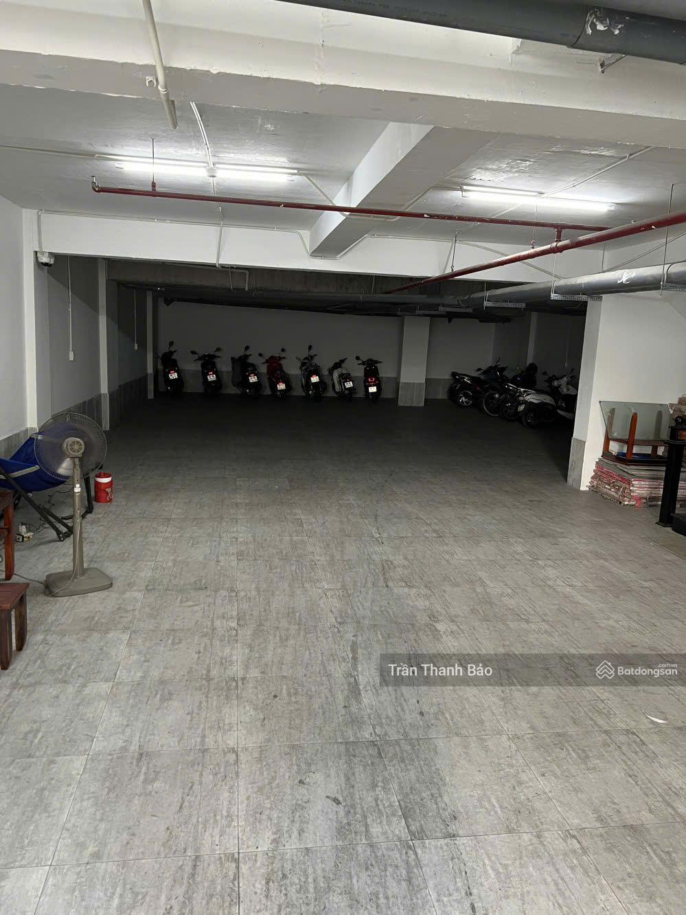 Bán tòa nhà dòng tiền 5,4%, giá chỉ 42 tỷ. Bán nhà ngay đường Bạch Đằng -(DT 9x23m - hầm 7 tầng)
