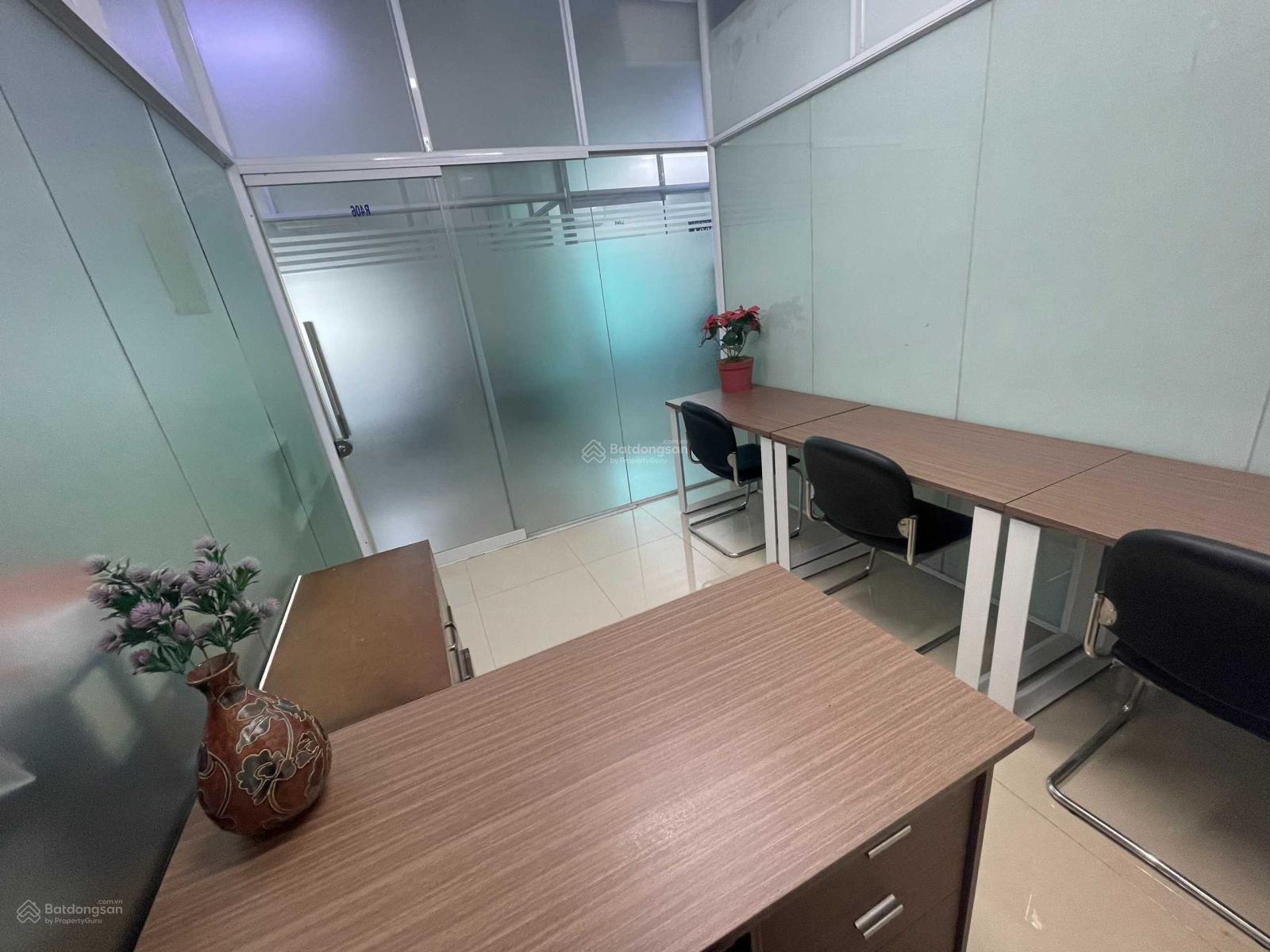 Văn phòng Quận 1 có sẵn bàn ghế, máy lạnh, internet. LH 0981 291 *** - Ms. Nhung