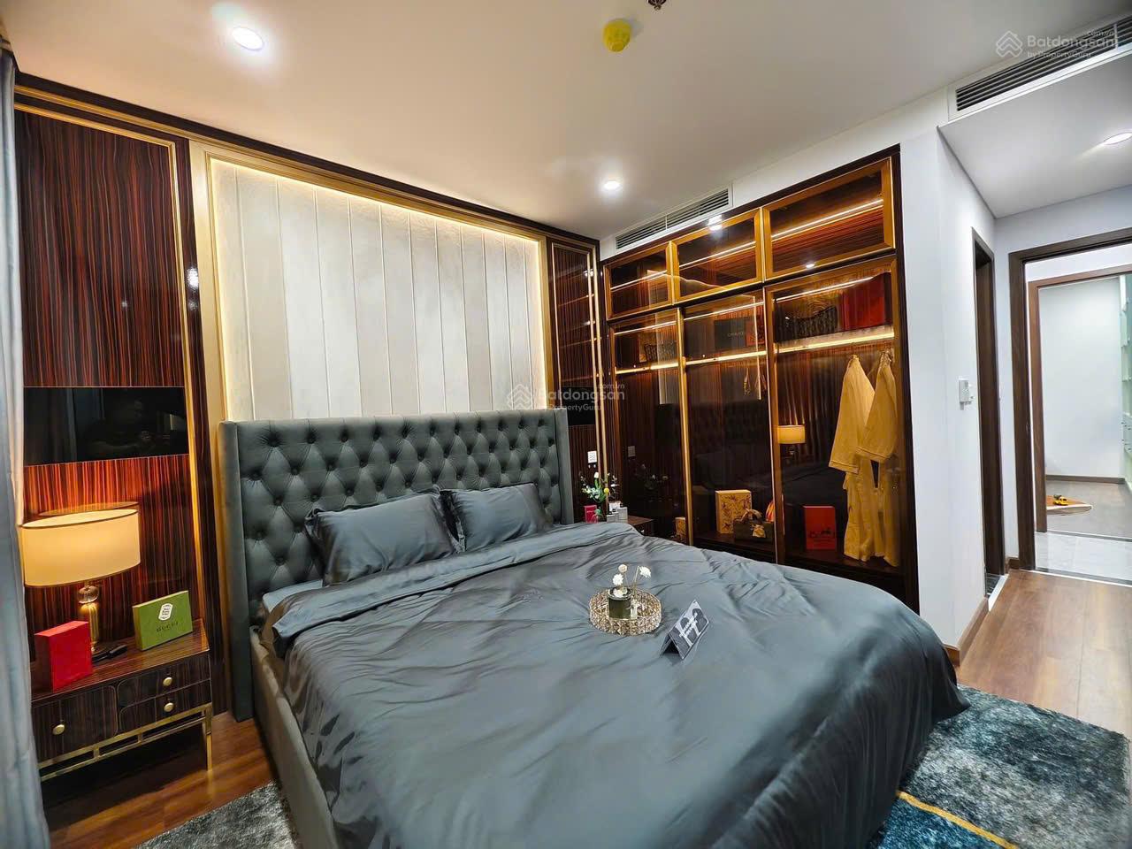 Chính chủ bán căn hộ 3 phòng ngủ 115m2 view hồ và cung thiếu nhi (cam kết lot xe ô tô). Giá 10,1 tỷ