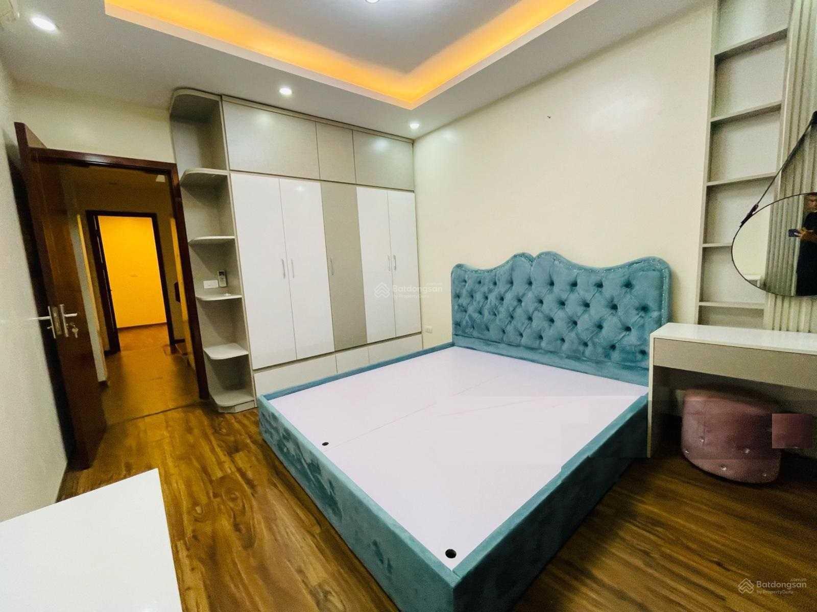 Bán nhà ngõ 12 Nguyễn Văn Huyên DT 60m2 x 5T giá 14tỷ 0382 276 ***