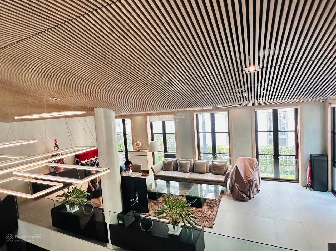 Chủ kẹt tiền bán biệt thự Vinhomes Central Park giá rẻ hơn 50 tỷ DT: 310m2