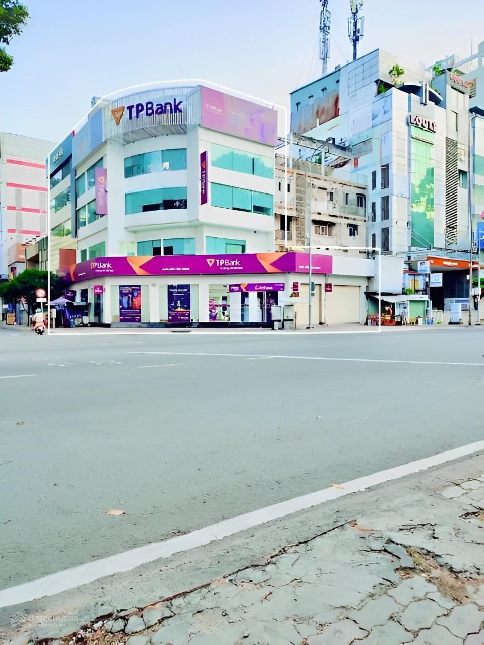 Cho thuê nhà mặt tiền 456A Nguyễn Thị Minh Khai, Quận 3. DT: 14x23m. T 5 lầu. DTSD: 1.900m2