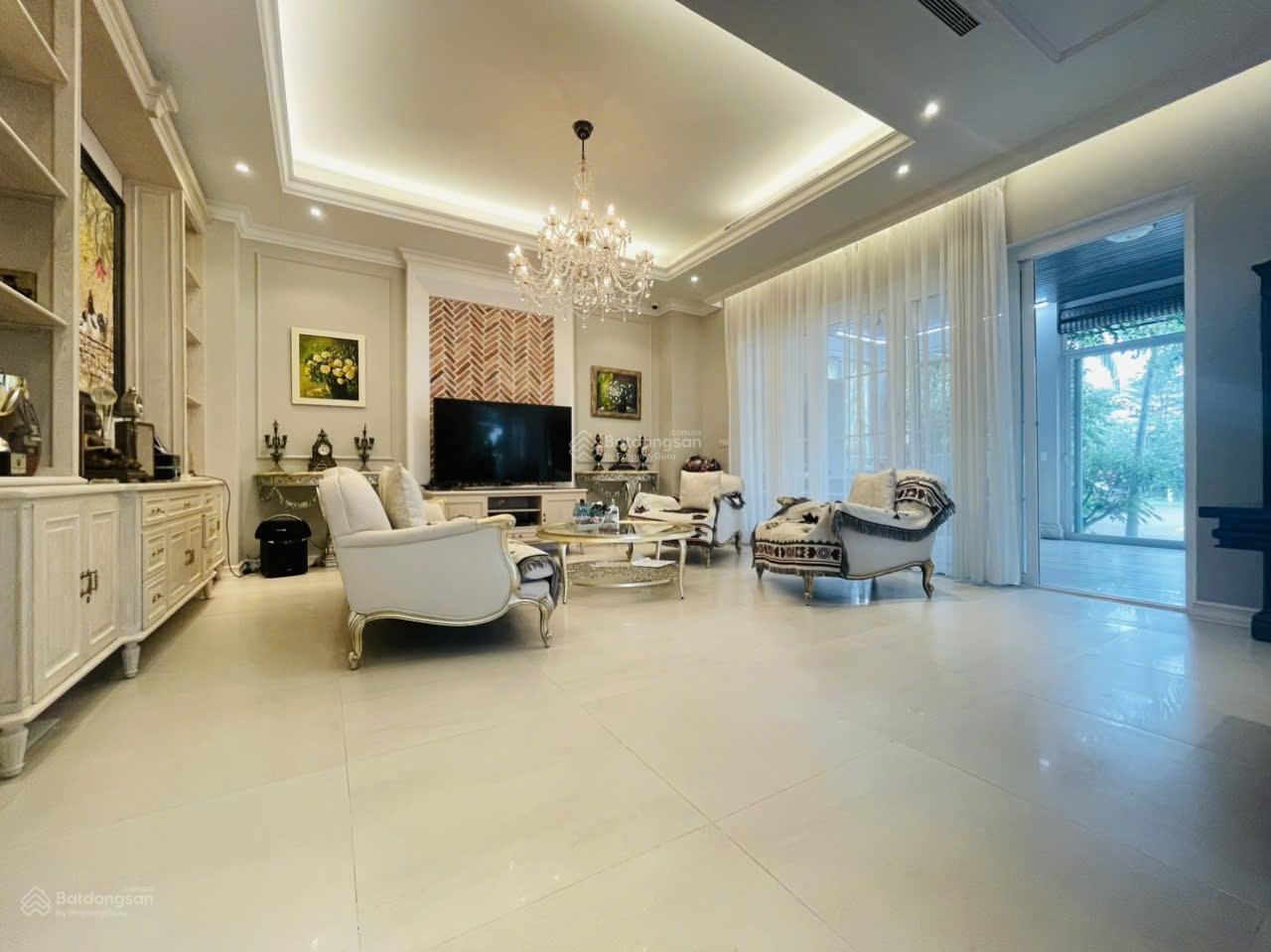 Cho thuê biệt thự Chateau PMH, Q7. 300m2, 5phòng nội thất cao cấp, giá 95tr/tháng. LH: 0941 282 ***