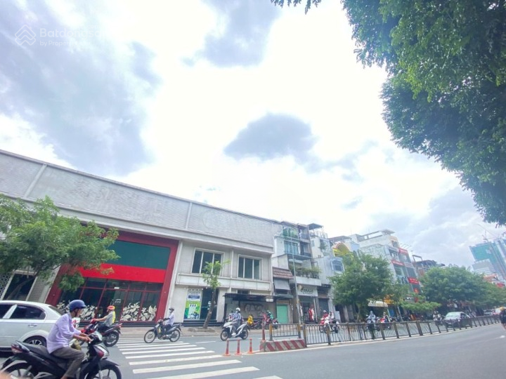 Góc 2 MT siêu hot số 120 Lý Thái Tổ, Q3. DT: 35x40m. Trệt 2 lầu Góc 2 MT siêu hot số 120 Lý Thái Tổ, Q3. DT: 35x40m. Trệt 2 lầu