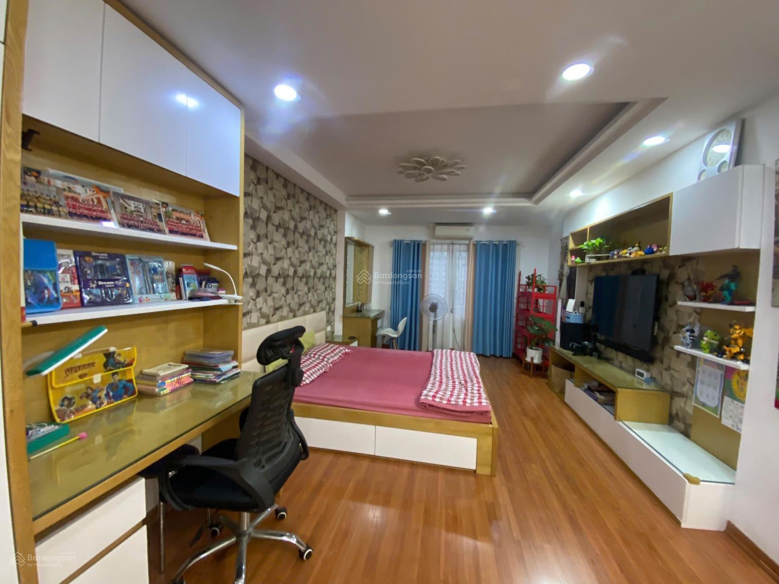 Cực hiếm nhỉnh 7 tỷ có nhà 50m2 x 4 tầng, ngõ rộng, 15m ra ô tô, phố Tân Ấp, Ba Đình, Hà Nội