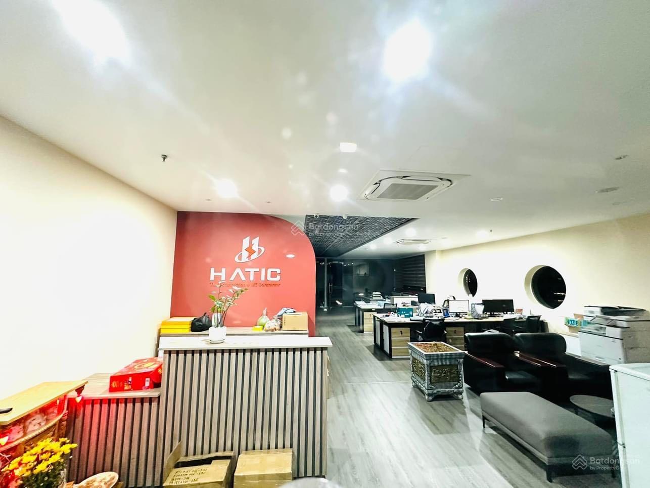 Chủ nhà gửi bán toà văn phòng mặt phố Bà Triệu - Trần Quốc Toản 250m2, 11 tầng, MT 8.5m. Giá: 245tỷ