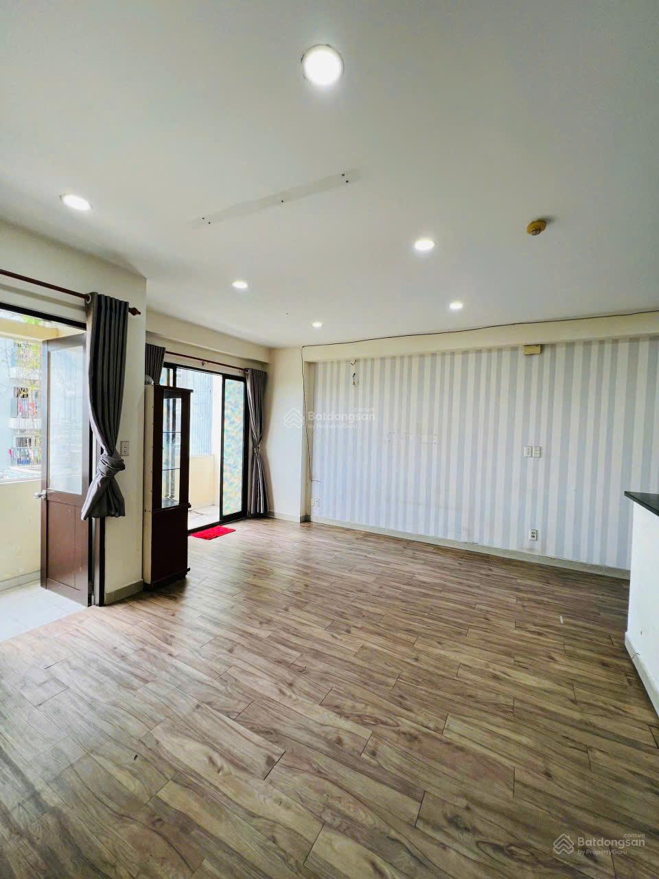 Chính chủ cho thuê căn hộ Tân Mai 70m2, 1 ban cong, 2PN, 5,5tr / tháng. LH 0931 502 ***