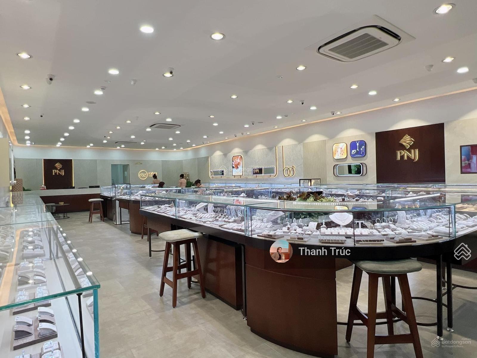 Cho thuê góc 2MT Phan Đăng Lưu ngay Phan Xích Long Quận Phú Nhuận. DT 14mx 20m Cho thuê góc 2MT Phan Đăng Lưu ngay Phan Xích Long Quận Phú Nhuận. DT 14mx 20m