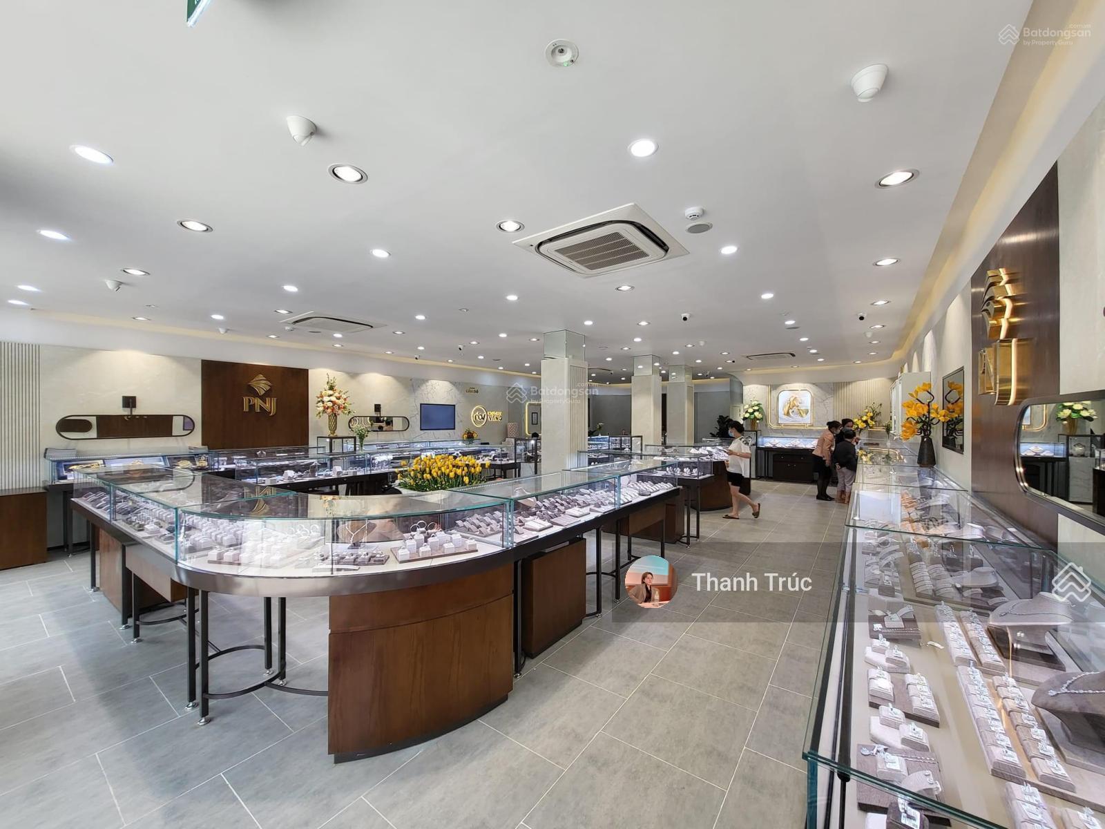 Cho thuê góc 2MT Phan Đăng Lưu ngay Phan Xích Long Quận Phú Nhuận. DT 14mx 20m Cho thuê góc 2MT Phan Đăng Lưu ngay Phan Xích Long Quận Phú Nhuận. DT 14mx 20m