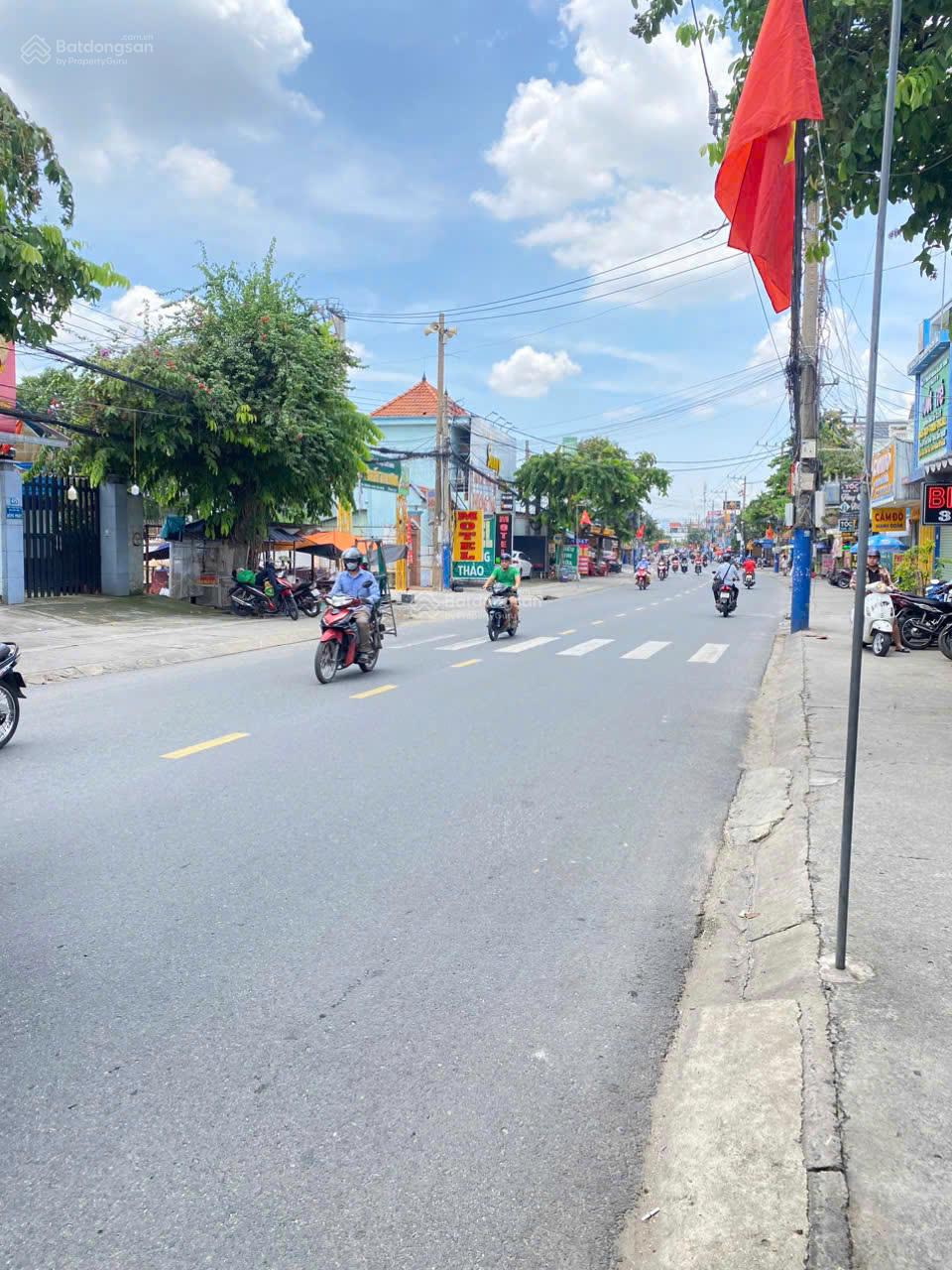 Bán nhà 1 trệt 2 lầu MT đường Nguyễn Tri Phương, P. An Bình, TP. Dĩ An