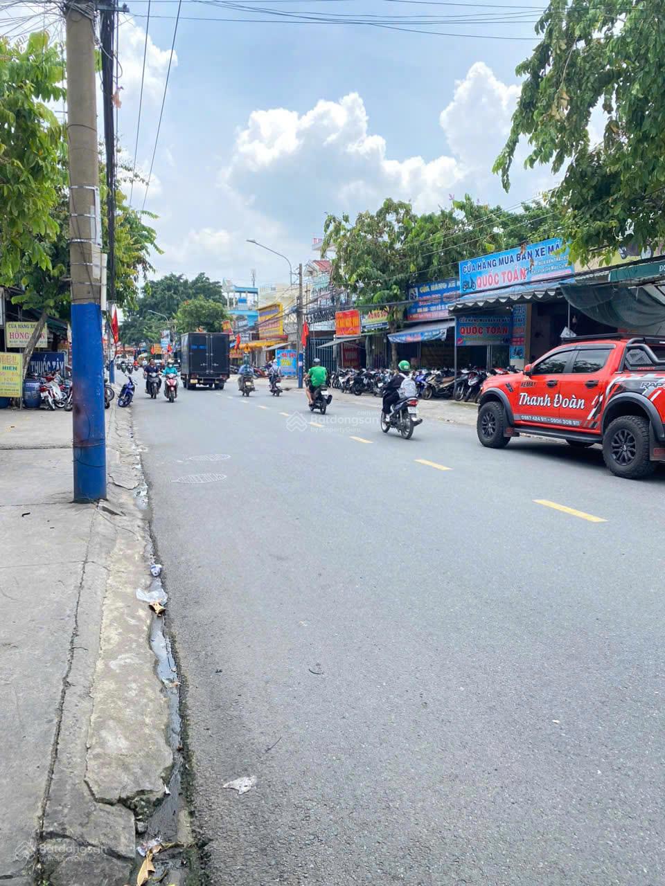 Bán nhà 1 trệt 2 lầu MT đường Nguyễn Tri Phương, P. An Bình, TP. Dĩ An