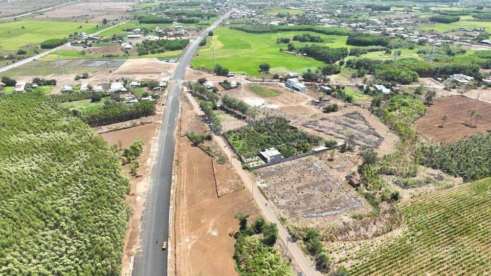 232m2 đường Cách Mạng Tháng Tám - thị trấn Đất Đỏ - BRVT ngang 11m giáp đường chánh QL55