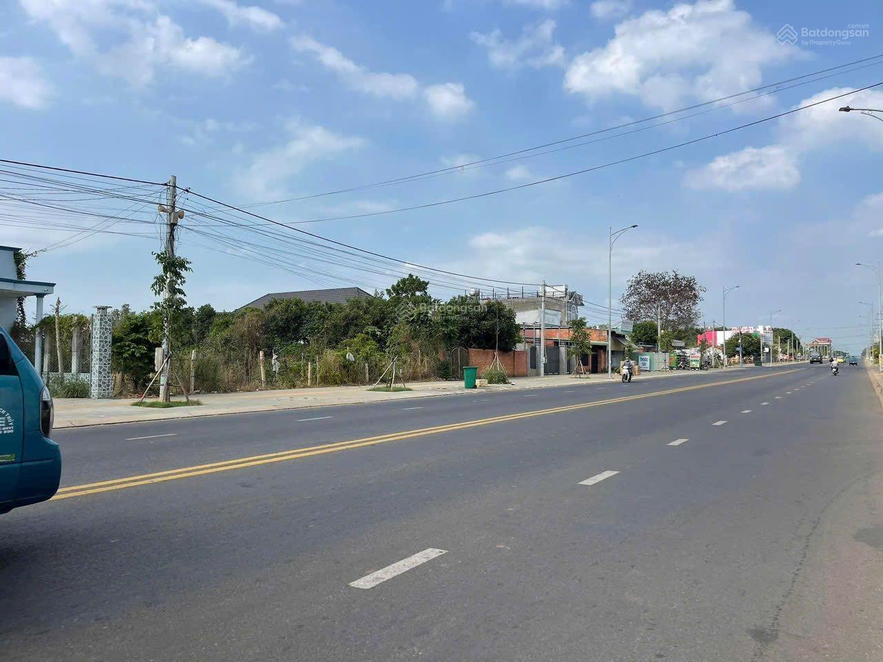 Cần bán lô góc 2 mặt tiền đường CMT8 và hồ Trí Tân. Phường Long Toàn, TP - Bà Rịa Cần bán lô góc 2 mặt tiền đường CMT8 và hồ Trí Tân. Phường Long Toàn, TP - Bà Rịa