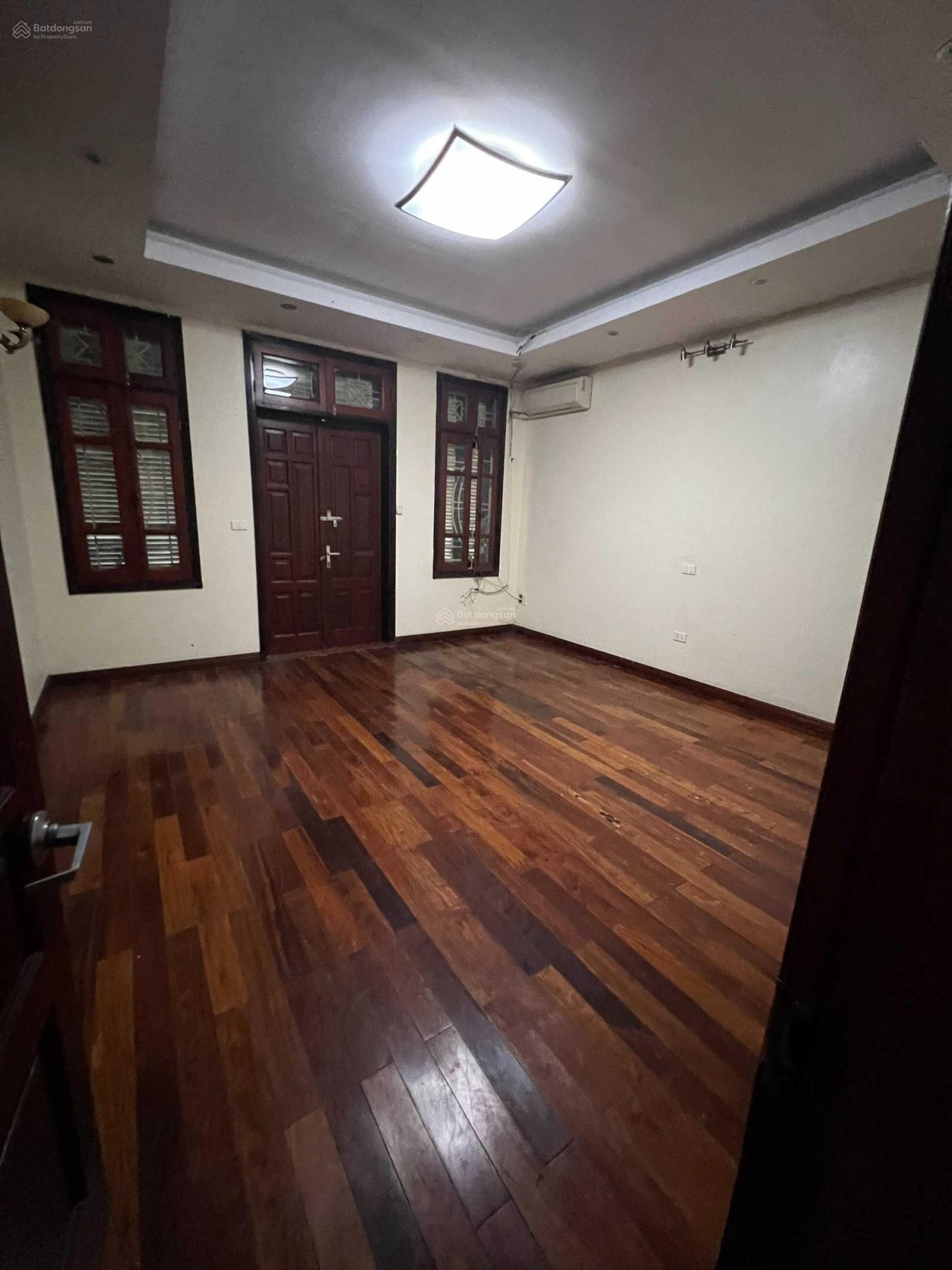 Cho thuê nhà ngã tư Vạn Phúc - Tố Hữu, Hà Đông, Hà Nội. Diện tích 65m2 x 4 tầng