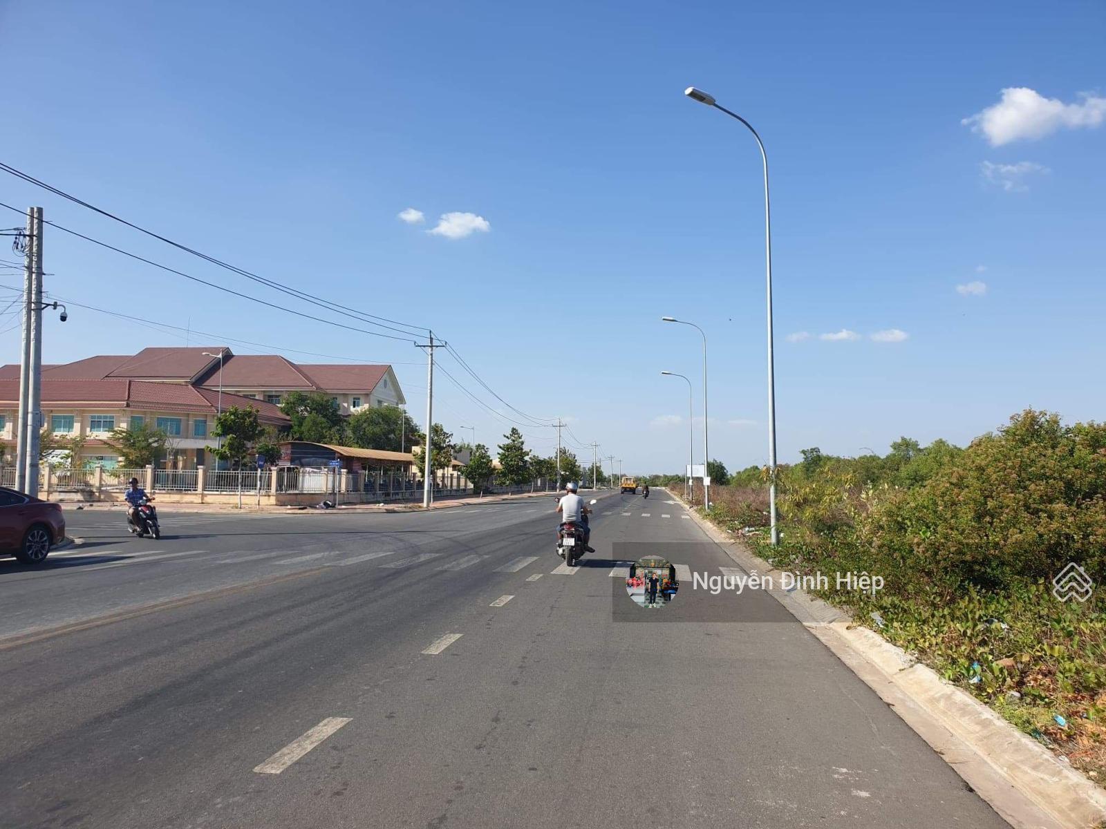 Bán 88m2 mặt tiền Võ Văn Kiệt giá tốt gần công viên Hùng Vương