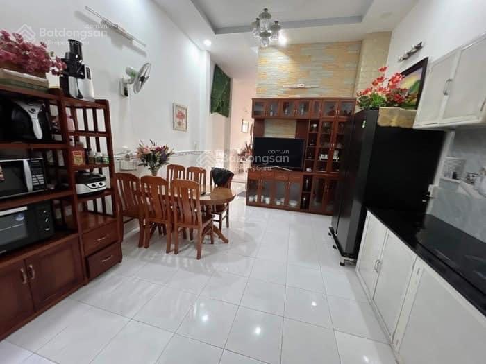 Định cư nước ngoài cần bán gấp căn đẹp Nguyễn Sỹ Sách, P. 15 Tân Bình giá 4tỷ1/56m2. Sổ sang tên