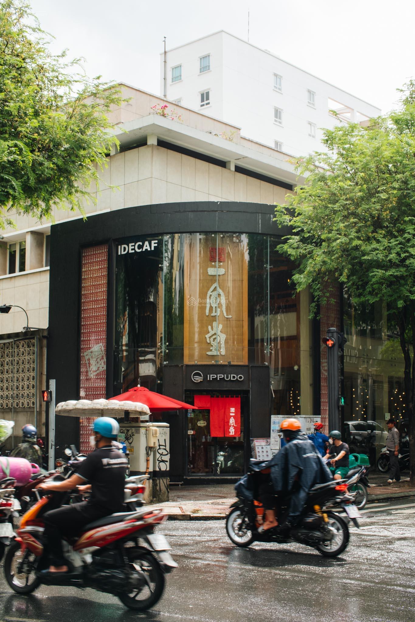 Căn góc Hai Bà Trưng, Q1, gần Nguyễn Thị Minh Khai. DT: 10x25m, giá: 150tr. Tell: 0898 311 ***