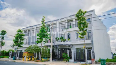 Bán nhà 3 tầng ngã tư Bình Chuẩn giá 3.3 tỷ, hỗ trợ ngân hàng