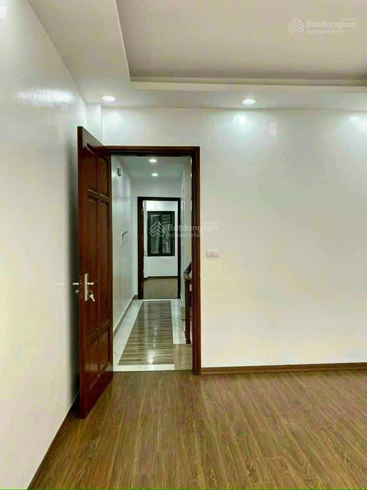 Nhà bán đảo Linh Đàm Hoàng Liệt 40m2 x 5 tầng, giá 6,5 tỷ/ oto đỗ cửa LH. 0983 860 ***