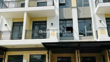 Cần bán căn DT 76m2 - Giá 15 tỷ - 2 mặt tiền, gần hồ bơi, gym, công viên. Giá tốt tại Verosa Park