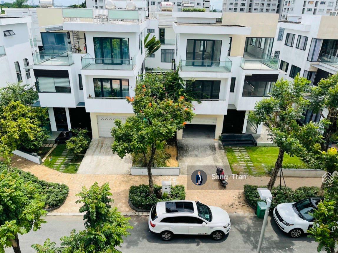 Bán biệt thự Lucasta Khang Điền Quận 9, DT 10x23m nhà thô, mới 100%. Giá 30 tỷ all, đường lớn 20m