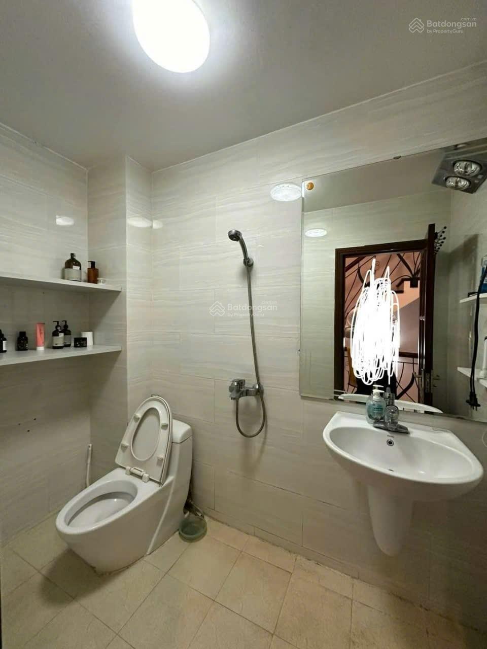 Cho thuê nhà 65m2*5 tầng, full đồ, ngõ 62 đường Nguyễn Chí Thanh, Đống Đa, giá 25 triệu/th Cho thuê nhà 65m2*5 tầng, full đồ, ngõ 62 đường Nguyễn Chí Thanh, Đống Đa, giá 25 triệu/th
