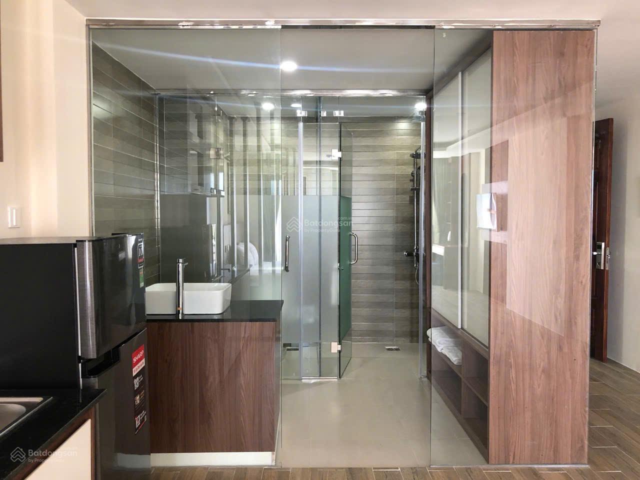 Bán khách sạn trung tâm TP. Nha Trang, 104m2 đất, 10 tầng nổi & 1 bán hầm, giá 33 tỷ đồng