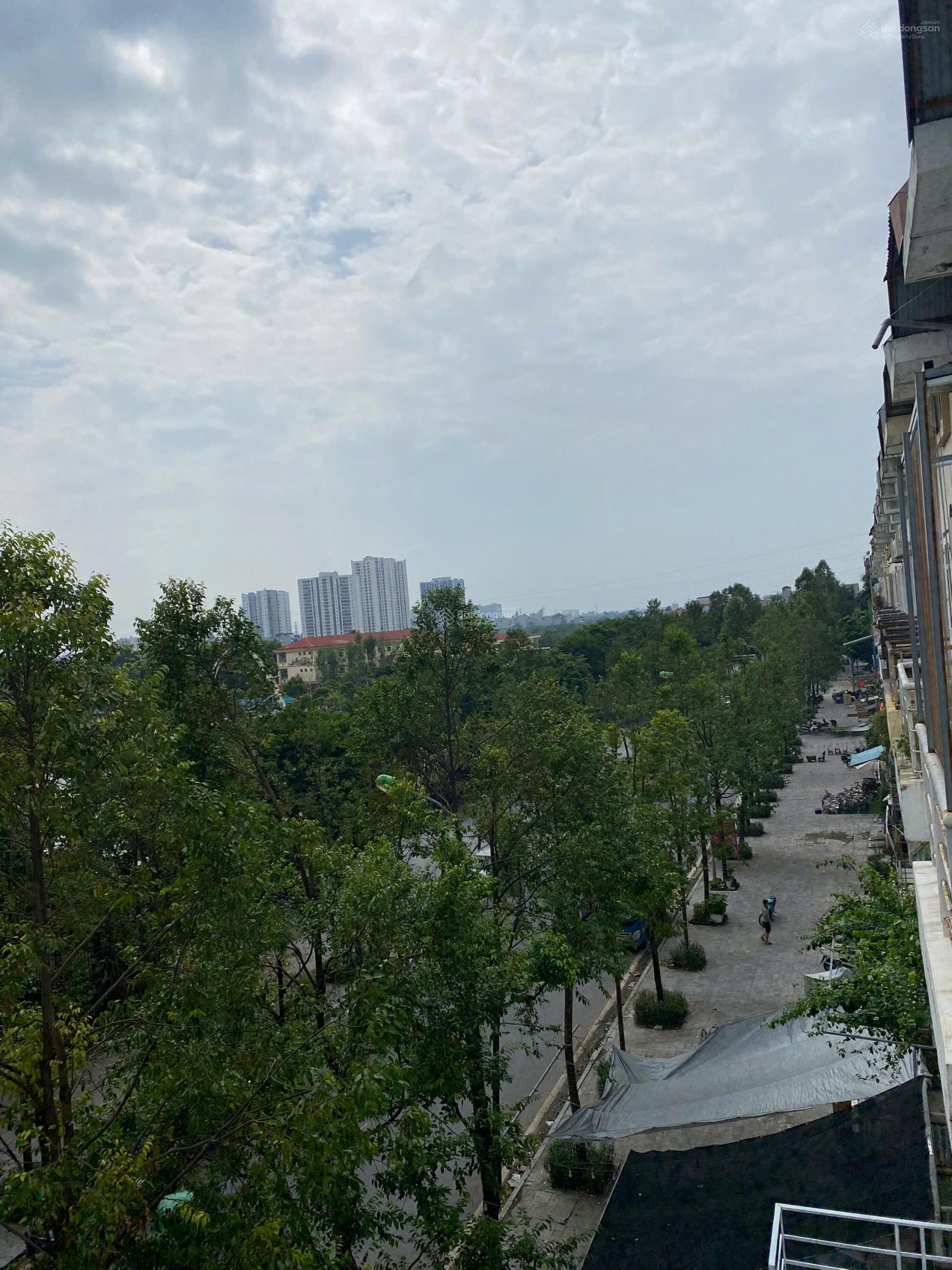 Bán căn liền kề 75m2 - mặt đường 30m - view trực tiếp sang hồ Cây Đàn