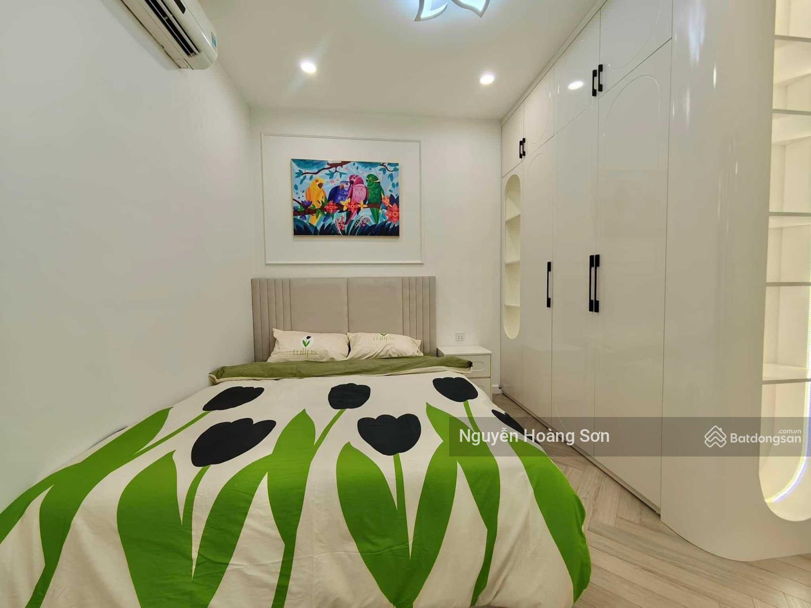 Trống ngay căn 3PN, 165m2 ở Vincom Bà Triệu. Nhà mới. Giá chỉ 32tr/tháng. Liên hệ Sơn 0906 244 ***