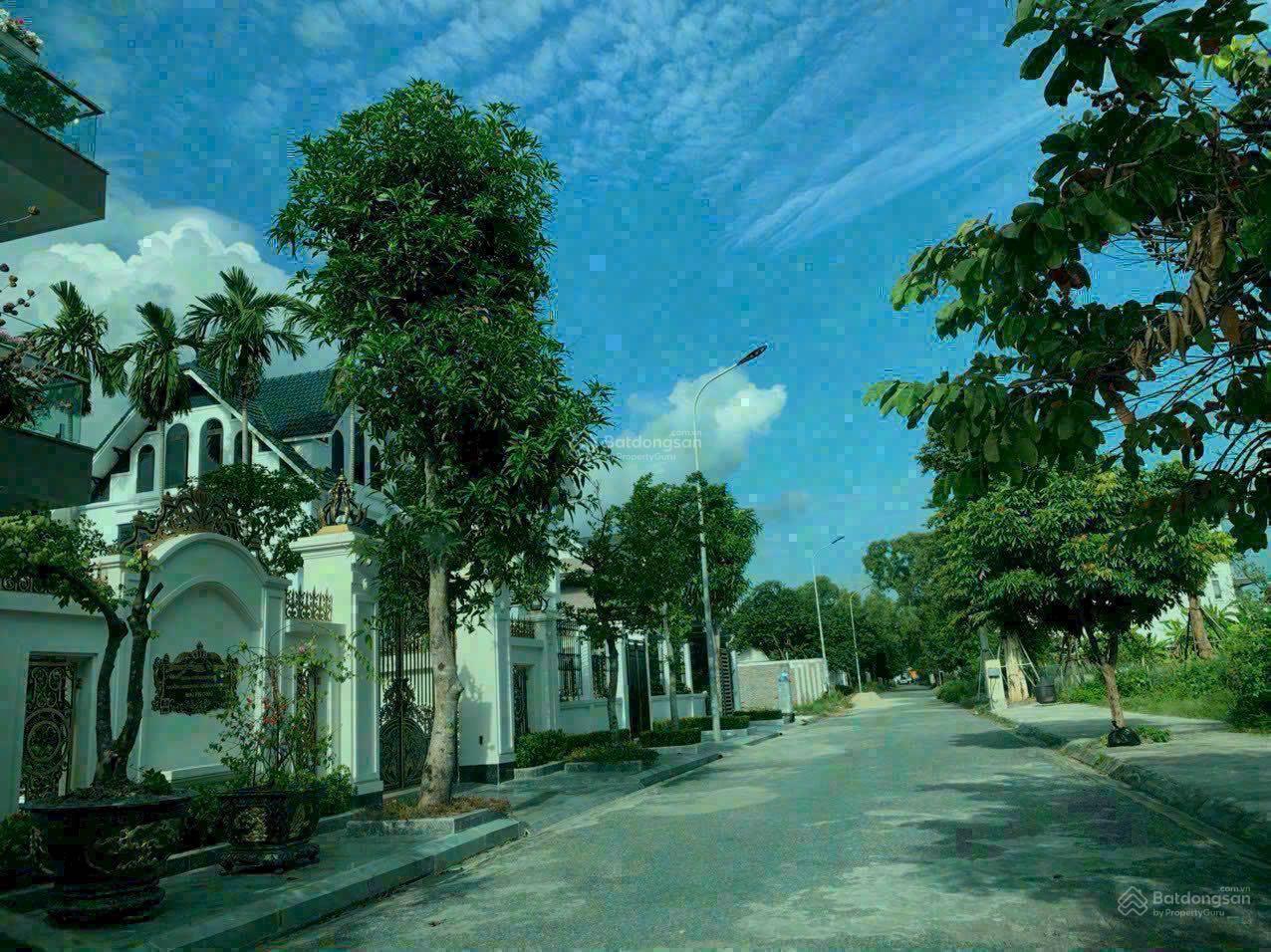 Bán biệt thự tuyến 2 đường to ngay Cầu Rào 2, sổ đỏ chính chủ