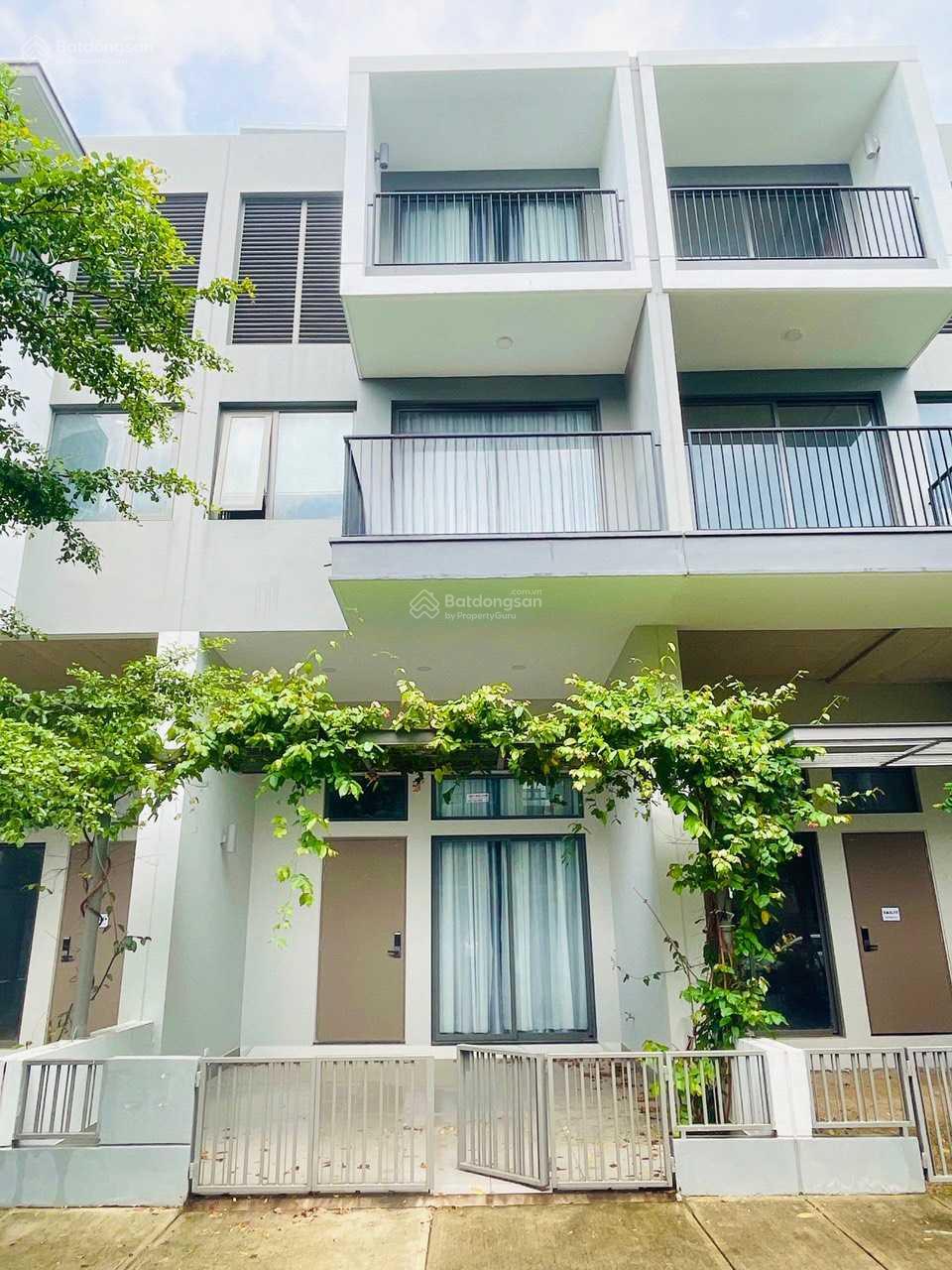 Hàng hiếm khu Vsip: Bán nhà phố biệt lập 3 tầng, cho thuê 20 - 30tr/th, sổ riêng, giá đầu tư 5.8 tỷ