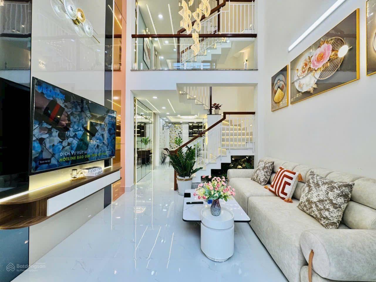 Ngộp vốn sang tên gấp Ung Văn Khiêm - P. 25 - Bình Thạnh, 76.5m2/3 tỷ 700 HXH, cho thuê 22tr SHR