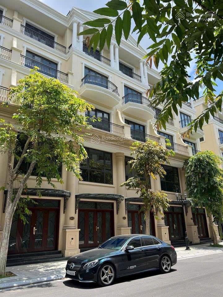 Chính chủ cần bán căn liền kề 70 m2 . Đảo Dừa phân khu VIP. Cam kết giá tốt nhất thị trường.