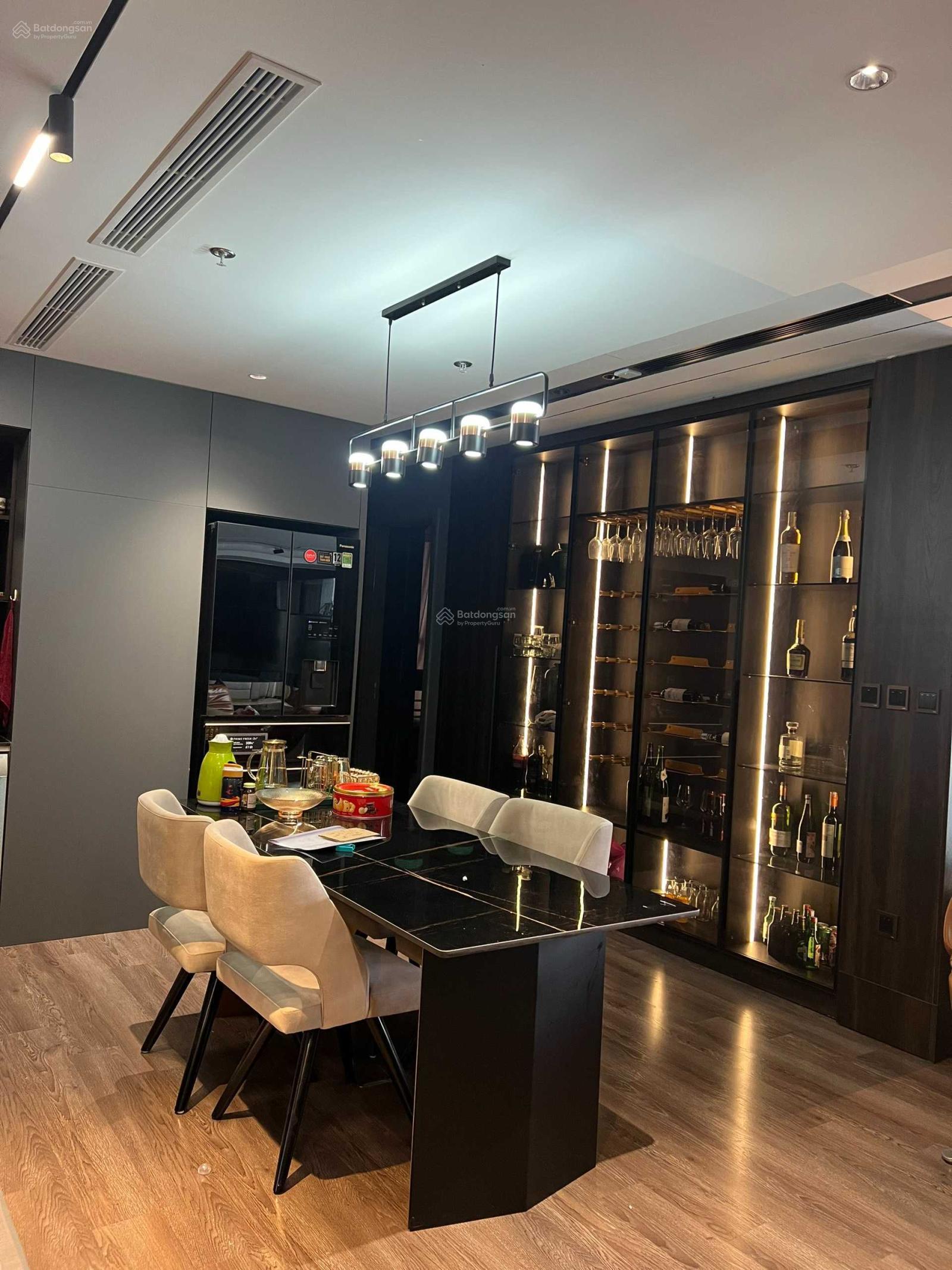 Chủ nhà gửi bán căn hộ 128m2 căn góc Sky Park 3 ngủ 2 wc, nội thất mới 100% xem nhà 24/7 Chủ nhà gửi bán căn hộ 128m2 căn góc Sky Park 3 ngủ 2 wc, nội thất mới 100% xem nhà 24/7