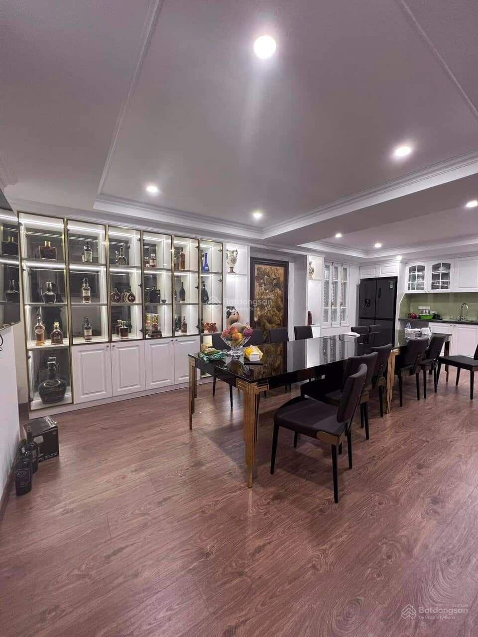 Bán toà nhà mặt Phố Huế, diện tích 525m2, 12 tầng, MT 36m, giá thương lượng