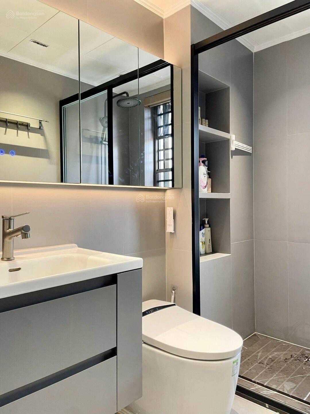 Thật 100% cho thuê nhanh Sunrise City 3PN 3WC mới làm nội thất tone trắng sáng