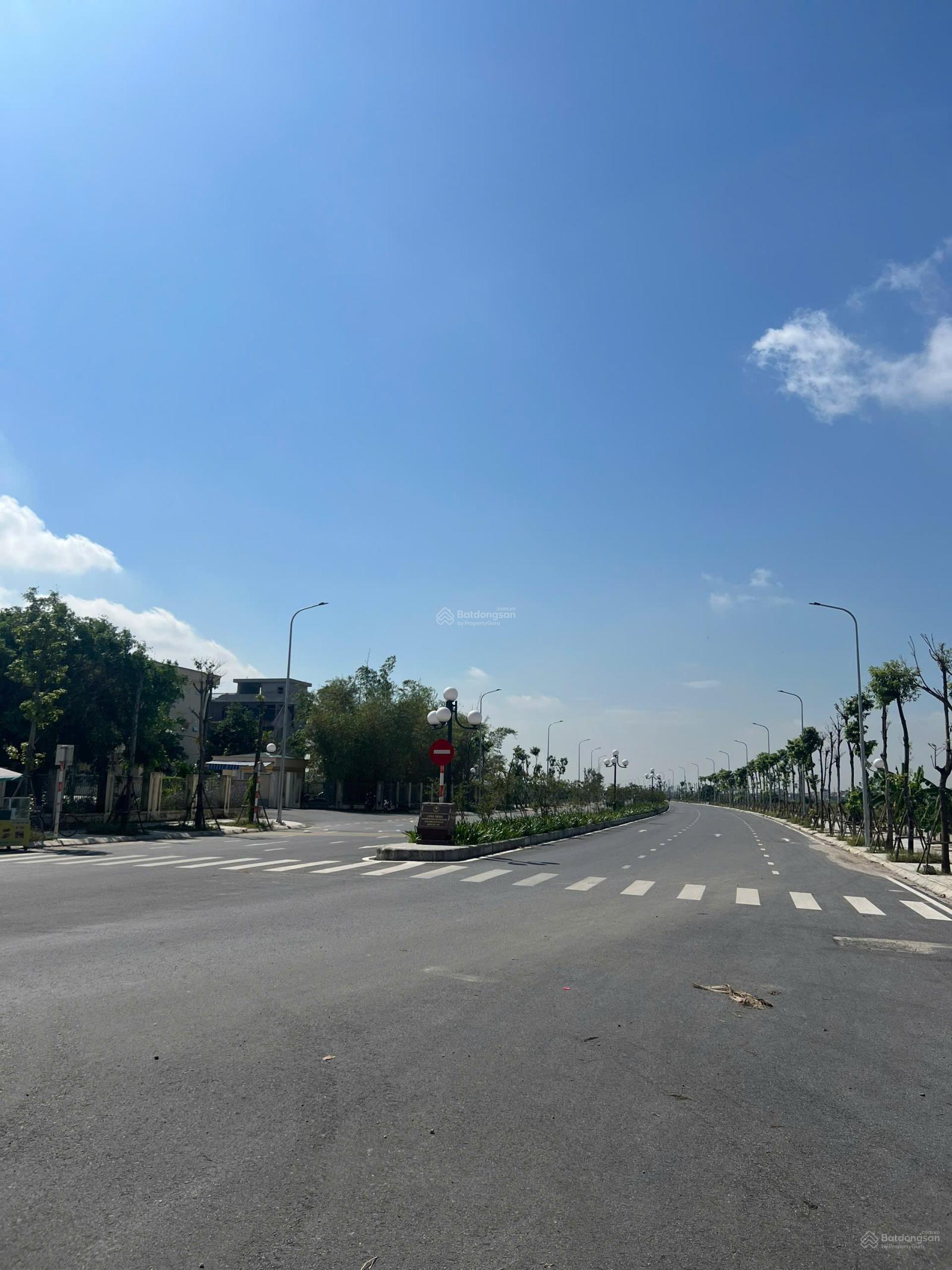 Chính chủ cần bán nhanh lô đất dịch vụ tiểu khu Nguyễn Du, Đường Nguyễn Du 110 triệu/m2. 90m2 MT 5m