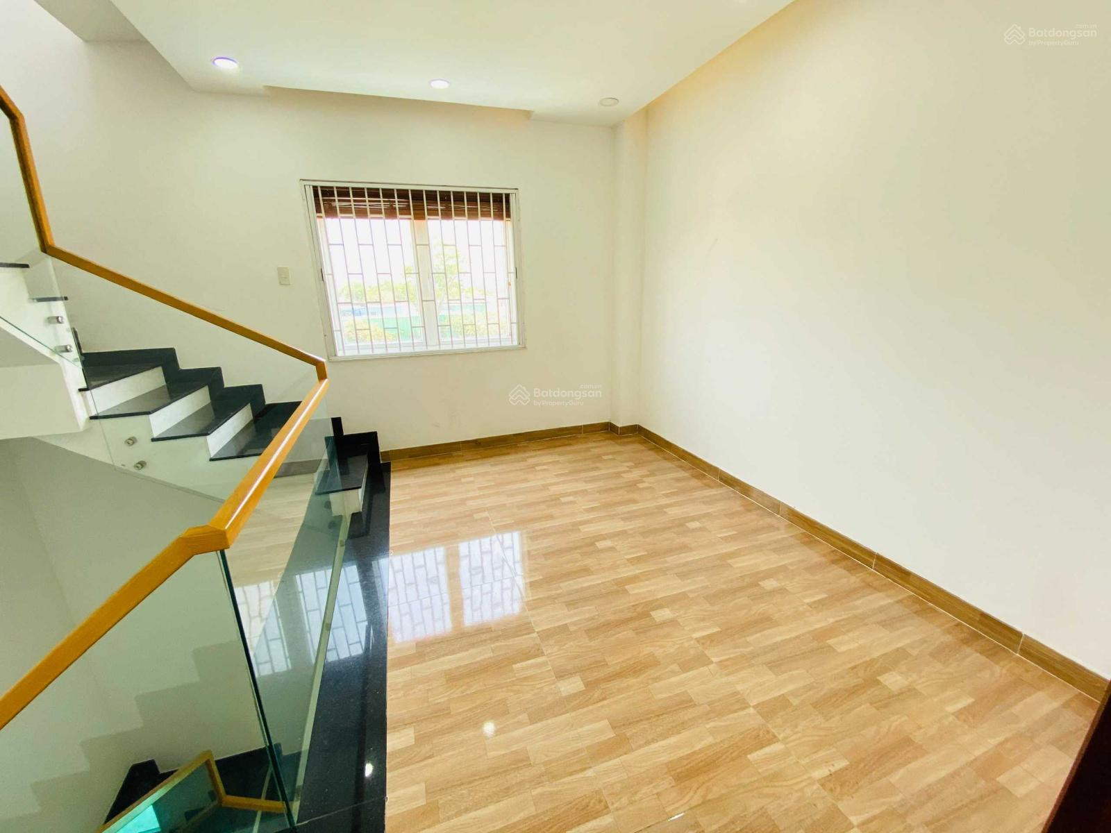 Nhà 3 phòng ngủ 75m2, full nội thất, sân ô tô đường 12m khu dân cư an ninh 24/7 có hồ bơi, gym