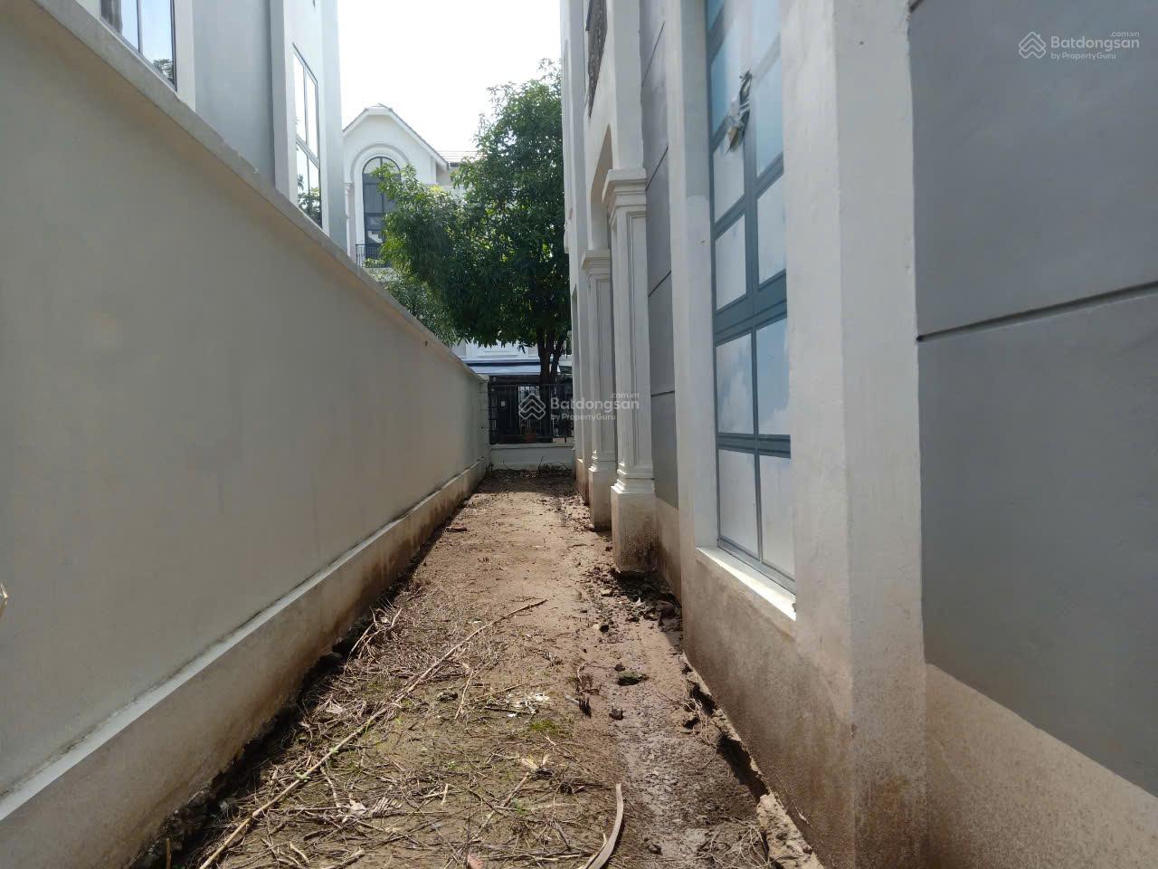 Bán biệt thự Vinhomes Grand Park, góc 2 mặt tiền 265m2 chỉ 36 tỷ, sân vườn siêu rộng
