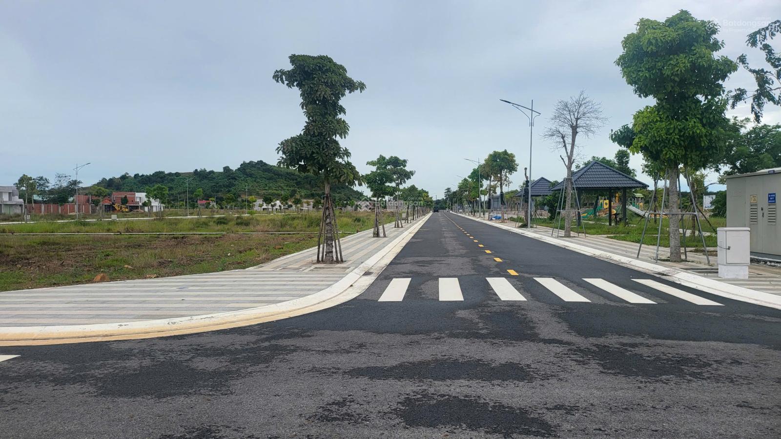 Cắt lỗ bán gấp lô đất đối diện chung cư đang xây đường 28 Hòa Long, Sổ Hồng công chứng liền
