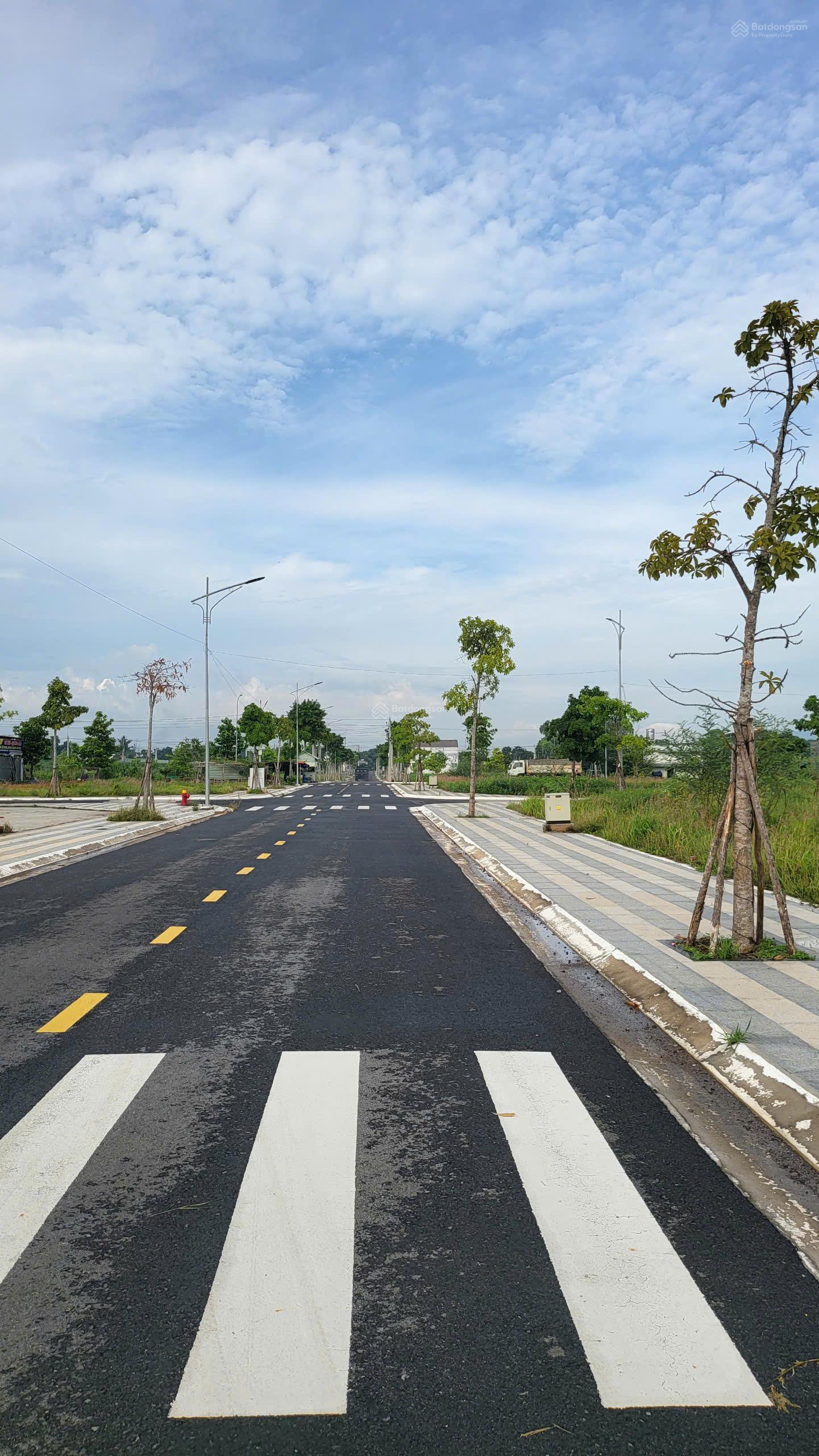 Cắt lỗ bán gấp lô đất đối diện chung cư đang xây đường 28 Hòa Long, Sổ Hồng công chứng liền