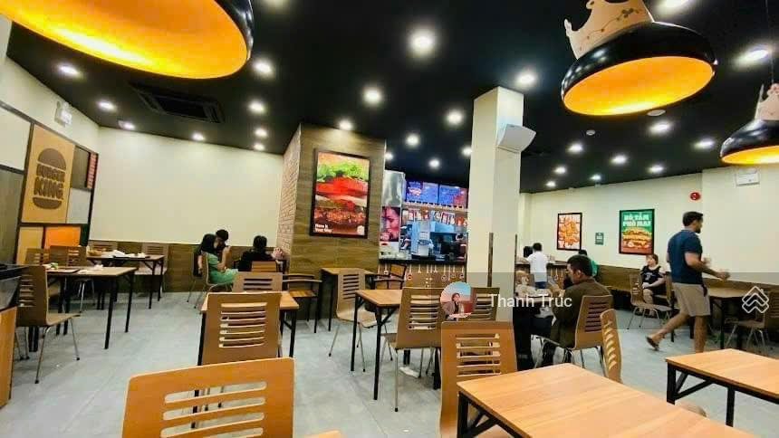 Tòa nhà mới xây khu Bàu Cát Tân Bình - trệt 4 lầu thang máy PCCC. DT 10 x 20m trệt + 4 lầu