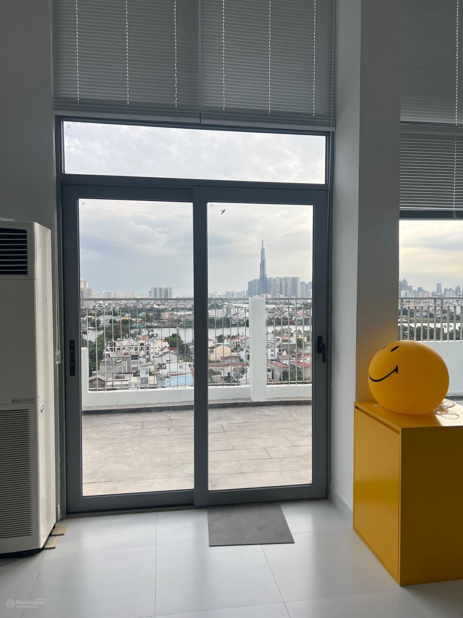 Duplex 2 tầng sổ sẵn ngay trung tâm thương mại Gigamall. Ngoài ra có rổ hàng 2 - 3PN