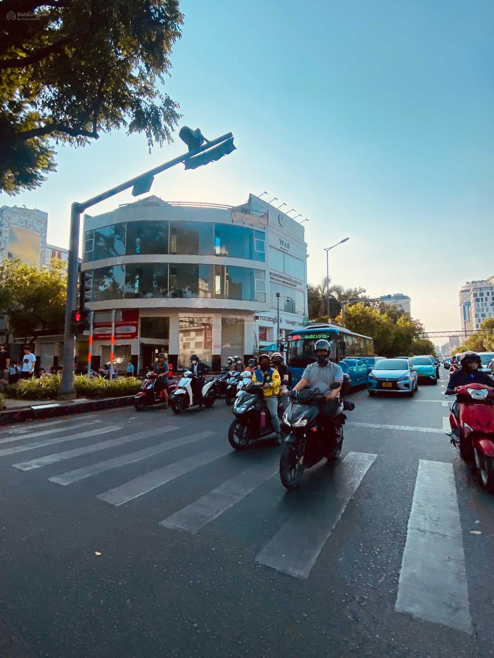 Nhà có thật mặt tiền Nguyễn Trãi, P. 2, Quận 5 - DT (8 x 18m) - 4 lầu - đang có HĐ thuê: 160tr/th