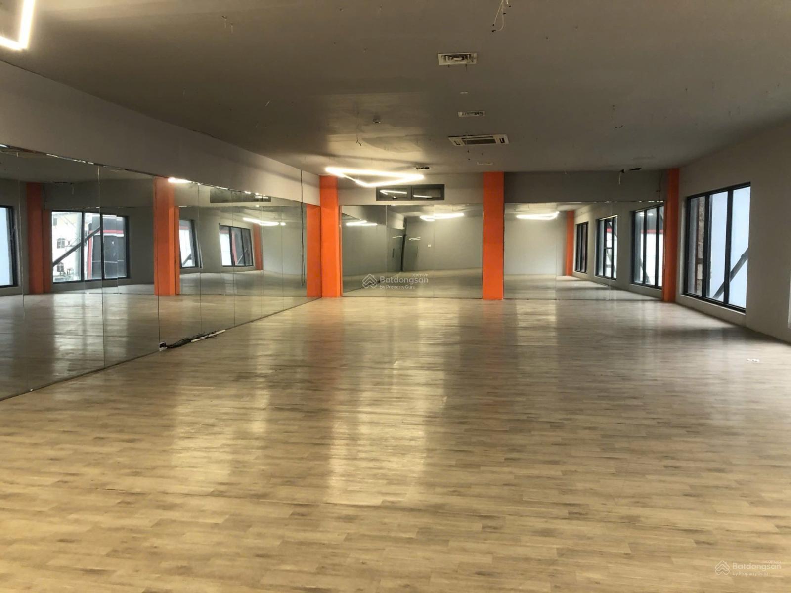 Cho thuê văn phòng mặt tiền đường Huỳnh Tấn Phát, Q7, 900m2 - 100 tr/tháng - LH 0971 079 ***