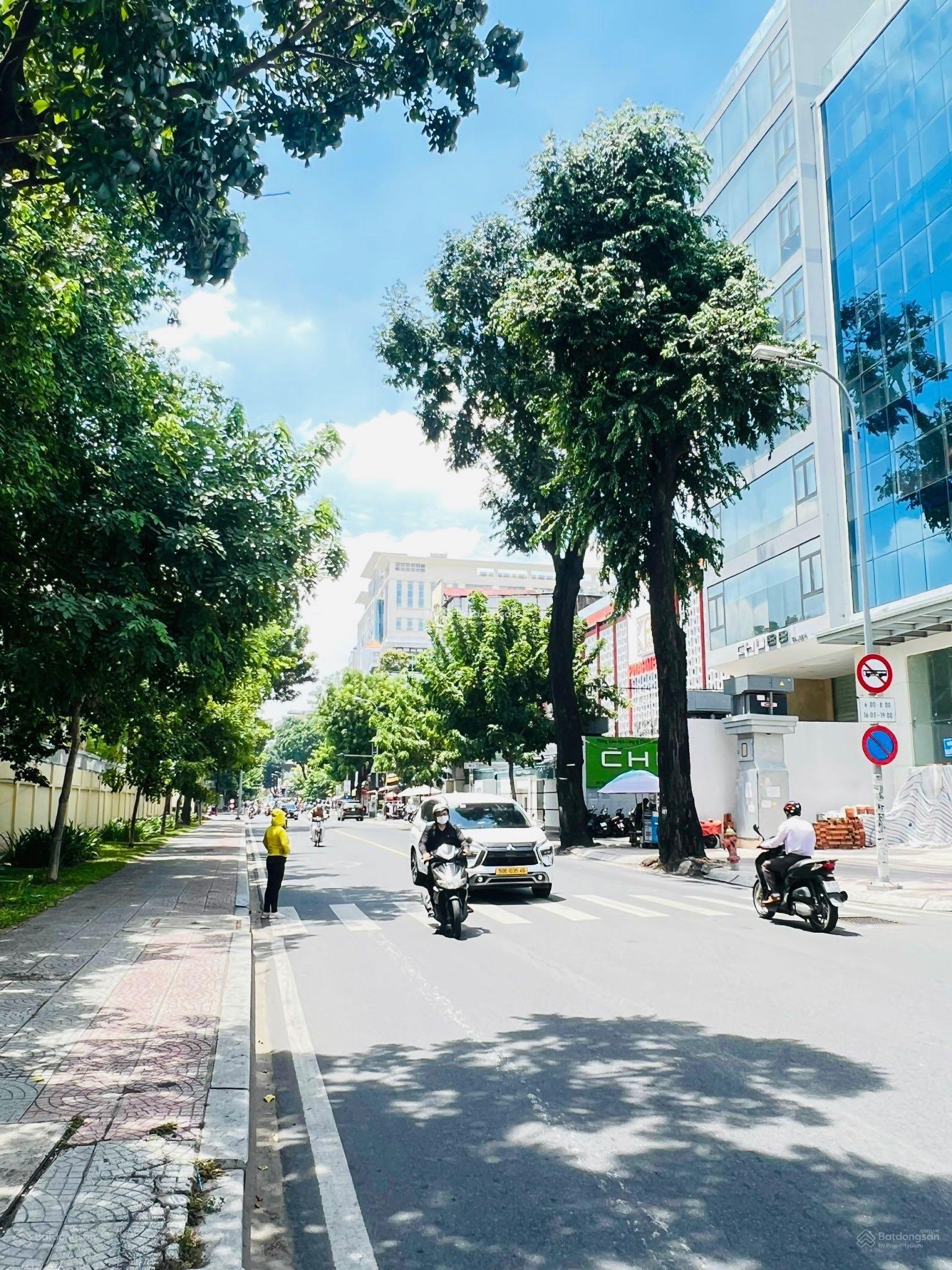 Bán tòa nhà (12x22m) mặt tiền kinh doanh ngay Cao Thắng, Quận 10